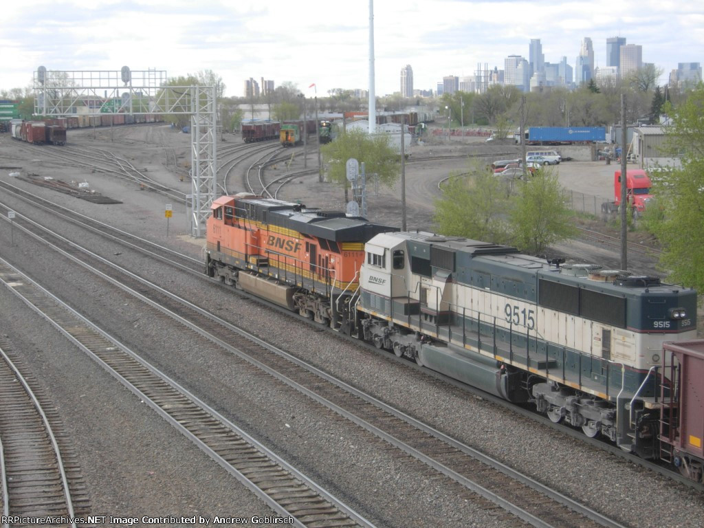 BN 9515 + BNSF 6111 headed into the yard
